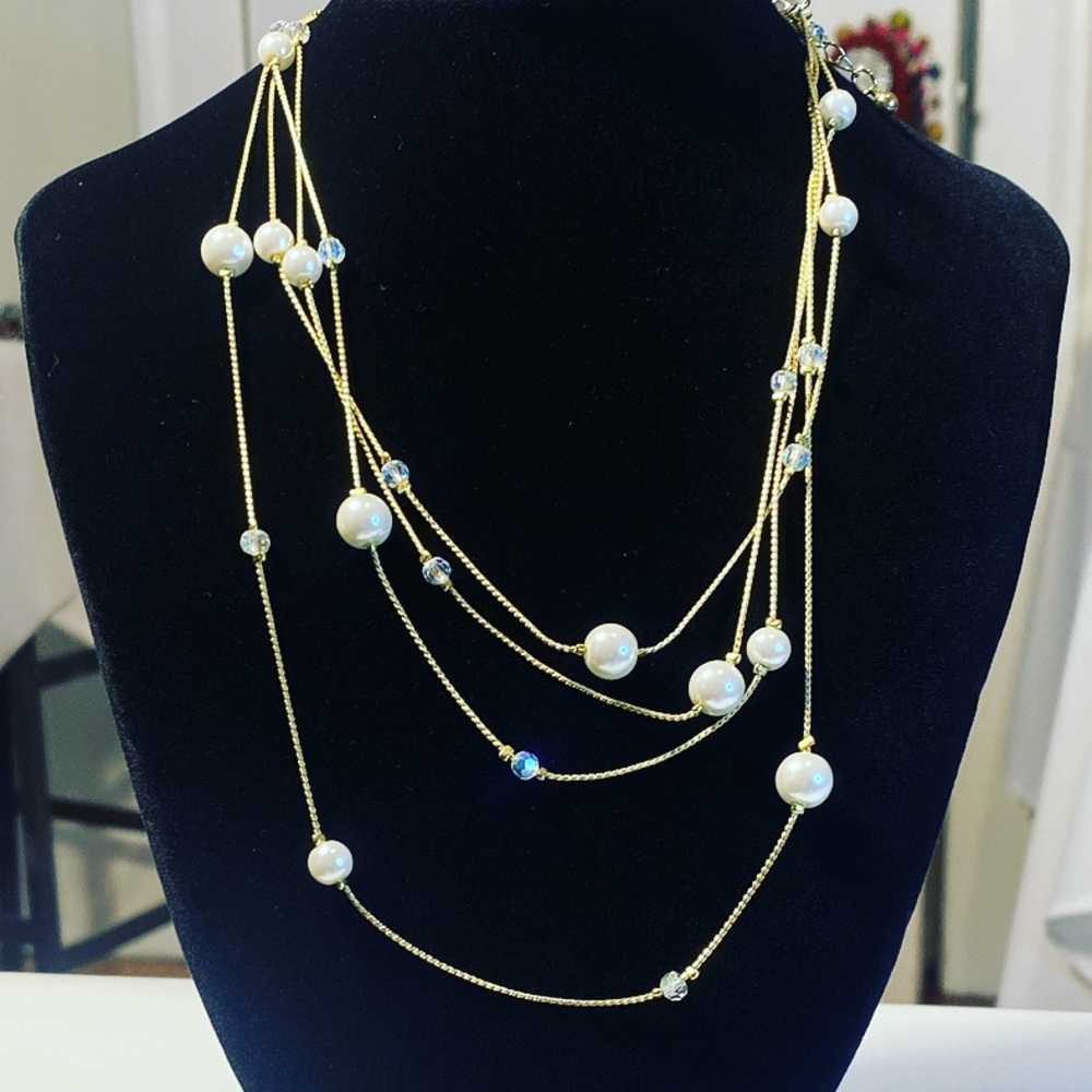 NWOT The Loft Outlet faux pearl necklace.